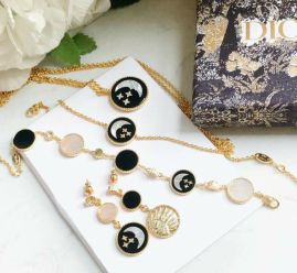 Picture of Dior Sets _SKUDiorsuits03cly418439